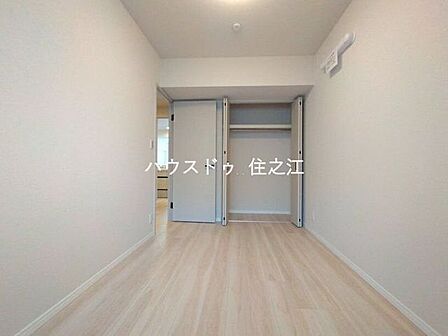 ベッドやデスクを配置しやすい整った形状で、ご夫婦の寝室にぴったりで