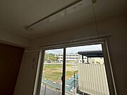 洋室5.6帖室内物干し