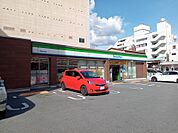 ファミリーマート甲府中央店194m