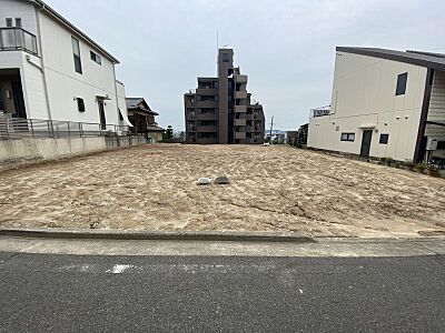 外観：建築条件無しの広々約50坪以上です！