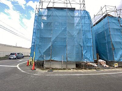 外観：最寄り駅まで徒歩約2分の好立地に建つ新築分譲住宅です。