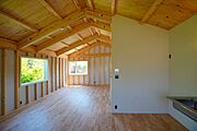 2階にLDKがあるプランです。三角屋根の天井が高いリビング。