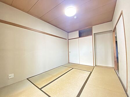 和室。リビングを通らず玄関から直接行けるため、客間としても活用できます♪