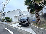 敷地内には駐車スペース2台分を確保しており、ご夫婦での車利用や来客時も安心です！