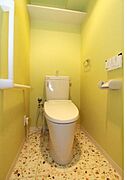 トイレには快適な温水洗浄便座付き！