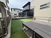 南側に大きな庭があり、人目を気にせず子供が遊んだりBBQを楽しめます！