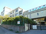 東海中学校まで　1526m　徒歩約20分●愛知県岡崎市山綱町にある公立中学校。【教育目標】「知・徳・体の調和のとれた人間性豊かな生徒の育成」　