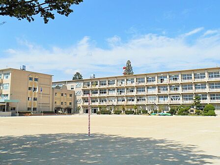 南中学校まで1822m 徒歩約23分