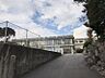 周辺：大塚小学校まで　990m　徒歩約13分●校訓は、「明るく伸びる！正しく進む！たくましく生きる！」です。児童数は全校で290名（令和元年）なので、しっかりと先生に見てもらえます。