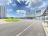 周辺：相見駅まで　2100m　徒歩約27分　車約6分●JR東海道本線の駅。開業に合わせて周辺は急速に開発が進んでおり、駅前にはライトアップされる噴水広場が整備されて近代的な景観の駅。