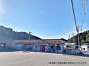 デイリーヤマザキ豊田花沢町店豊田市内に20店舗以上あり、山崎製パンでおなじみのコンビニです。焼き立てパンや手作り弁当なども魅力のひとつ♪ 995m