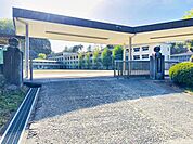 松平中学校（幸海・岩倉・九久平・滝脇・豊松小学校より進学）特別支援学級あり。緑に囲まれた自然豊かな中学校です。体験活動などで地域の人々と関わることで、地域の教育力を生かす取り組みを行っています…