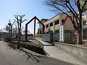 豊田市立五ケ丘小学校 680m