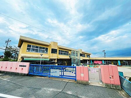 若園こども園開所時間(7:30~19:00月~土)「若林」駅まで約720mなので、電車通勤のママさん、パパさんにもおすすめの立地。お子さんの送迎も便利になります♪ 443m