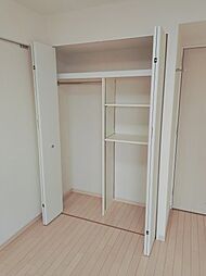 お洋服もたくさんしまえます