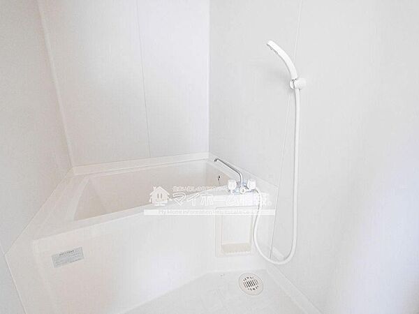 画像6:入浴にもお掃除にも便利なシャワー付き！