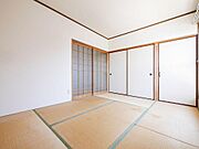 木の温もりがやさしい和室♪