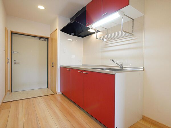 画像5:お洒落なキッチンは調理スペースが広くて便利！