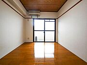 暖かな陽差しがお部屋に癒しの時間を与えてくれます