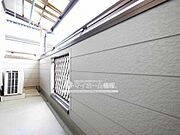 風と光を取込みながら外からの視線はシャットアウト