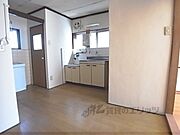 小さめのダイニングテーブルなども置けます
