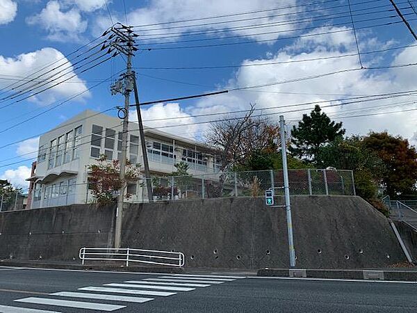 画像12:下関市立誠意小学校(1、549m)