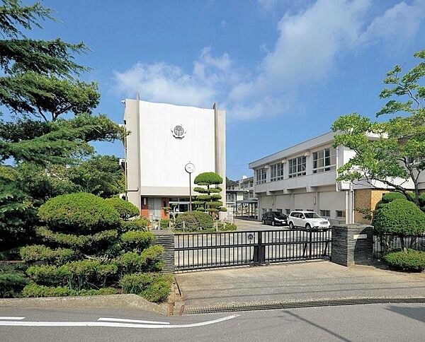 画像24:下関市立川中西小学校(333m)