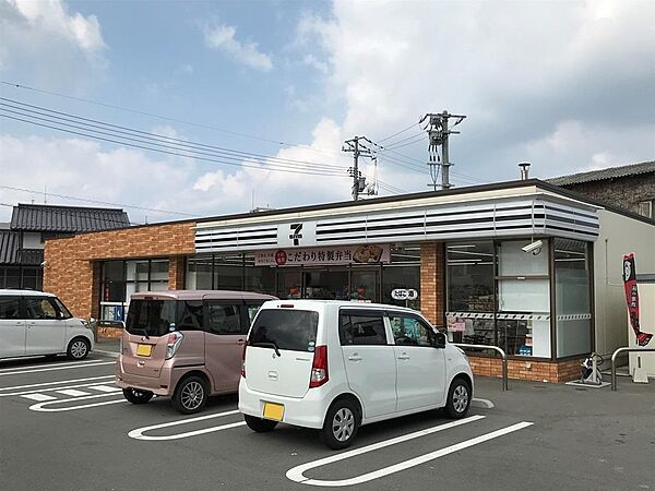 周辺：セブンイレブン萩古萩町店(401m)