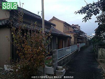 外観：【現地写真】名鉄名古屋本線「伊奈」駅まで徒歩約13分の立地です。