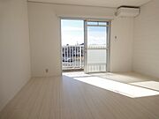 白を基調とした明るいお部屋です♪
