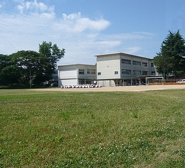 画像23:福知山市立雀部小学校（1718m）