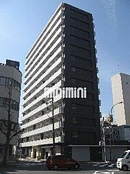 タイル張りの大型マンション
