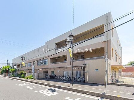 富士見市立図書館鶴瀬西分館 (徒歩13分) 1000m