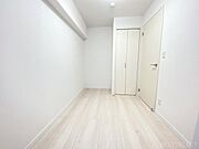 少し狭く感じる洋室は書斎や趣味のお部屋などにも重宝します：洋室約4.0帖