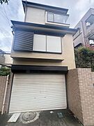 地下車庫には防犯対策にも嬉しいシャッター付。