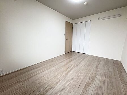 6.2帖と6.4帖の洋室はエアコンの先行配管工事が実施されています:洋室約6.4帖