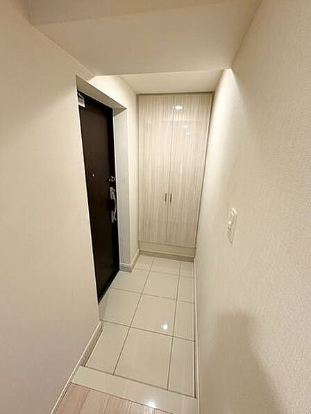 玄関ドアはダブルロック仕様。防犯面で抑止効果が期待できます。