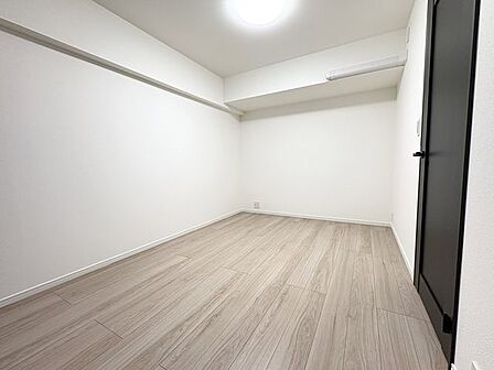 エアコンの先行配管工事が実施されています:洋室約6.0帖