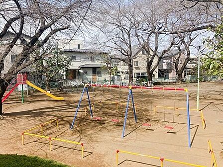 関沢公園 (徒歩2分) 160m