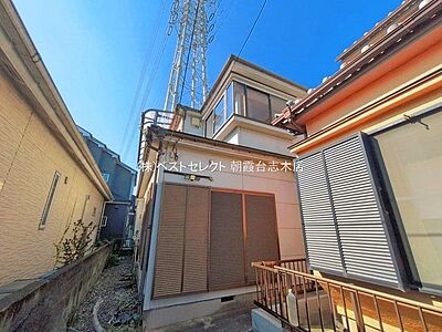 外観:家全体に光と風が舞い込む全居室南西向きの間取り設計です。 外観:家全体に光と風が舞い込む全居室南西向きの間取り設計です。