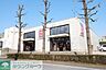 周辺：ユニクロ横浜江田店 徒歩13分。 990m
