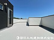 広いスカイバルコニーは、暮らしの中での光と風を演出してくれています。見事なまでの開放的な空間をお楽しみください。