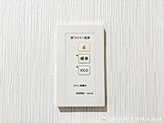 【床ワイパー】床ワイパー洗浄付きでお掃除の負担を大幅軽減。毎日のきれいが続くうれしい浴室設備