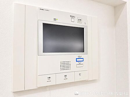 【インターホン】奥様やお子様だけでご在宅が多い方への必需品！突然の来訪も天候や時間帯に関係なく鮮明な画像で確認することが出来ます。