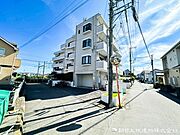 【外観写真】 存在感がありながらも落ち着きを感じさせる外観。住まう方の誇りとなる住まいです。