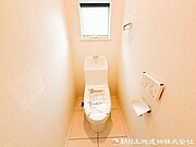 【トイレ】毎日の生活を快適にお過ごし頂けますよう、落ち着いた雰囲気です。