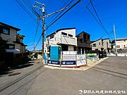 【前面道路】前面道路は車通りも少なくお車の運転が苦手な方も安心ですね。
