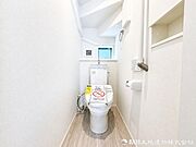 【トイレ】毎日の生活を快適にお過ごし頂けますよう、落ち着いた雰囲気です。