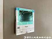 【モニター付きインターホン】奥様やお子様だけでご在宅が多い方への必需品！突然の来訪も天候や時間帯に関係なく鮮明な画像で確認することが出来ます。