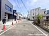 外観：【前面道路】前面道路は道幅も広くゆとりがある為、お車の運転が苦手な方も安心ですね